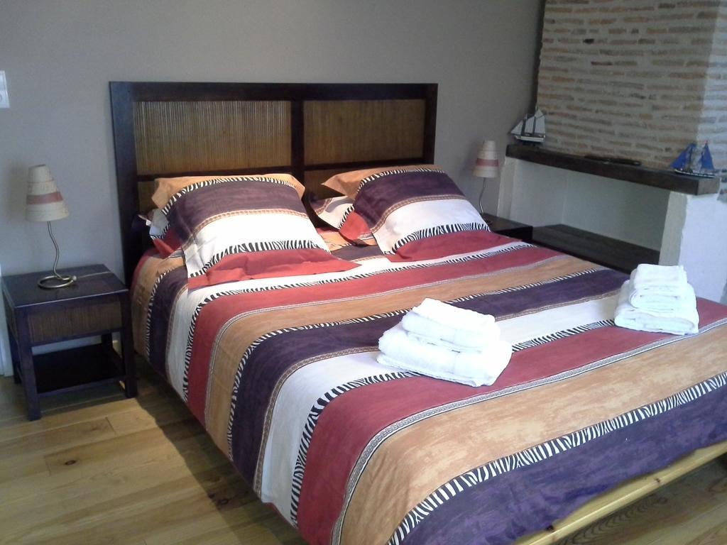 Maison D'Hotes Brameloup Jardin Ovale Coudures Room photo