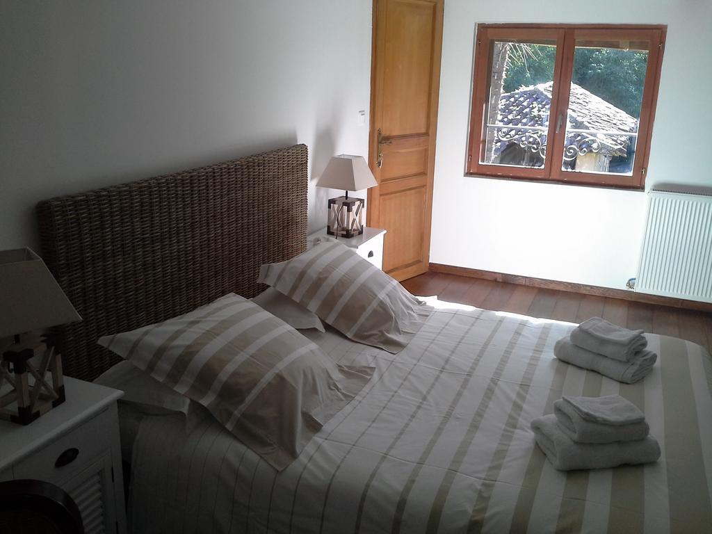 Maison D'Hotes Brameloup Jardin Ovale Coudures Room photo
